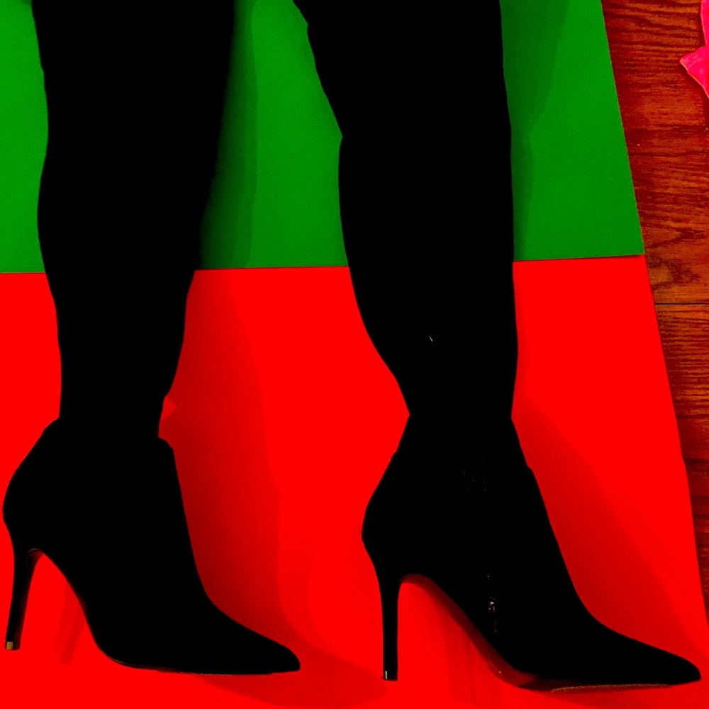 ALDO Women’s knee high boots! Sexy worn once.